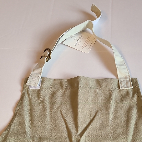 Hearth & Hand With Magnolia Kids Tan Gardening Apron With Gloves, Pocket NWOT - Picture 2 of 10